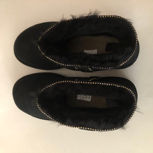 UGG Classic Ultra Mini Stud Genuine Shearling Lined Black Boot. NWT. Size: 8 - Picture 9 of 11